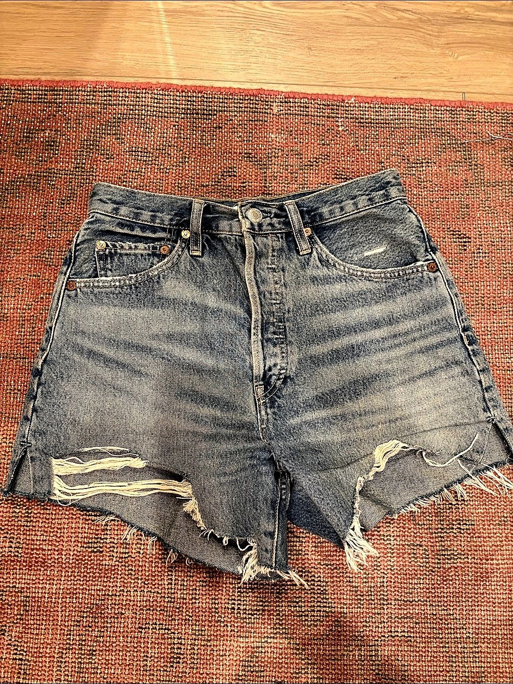 AGOLDE Parker Vintage Cut Off Short Distressed Denim Jean Shorts in Blue